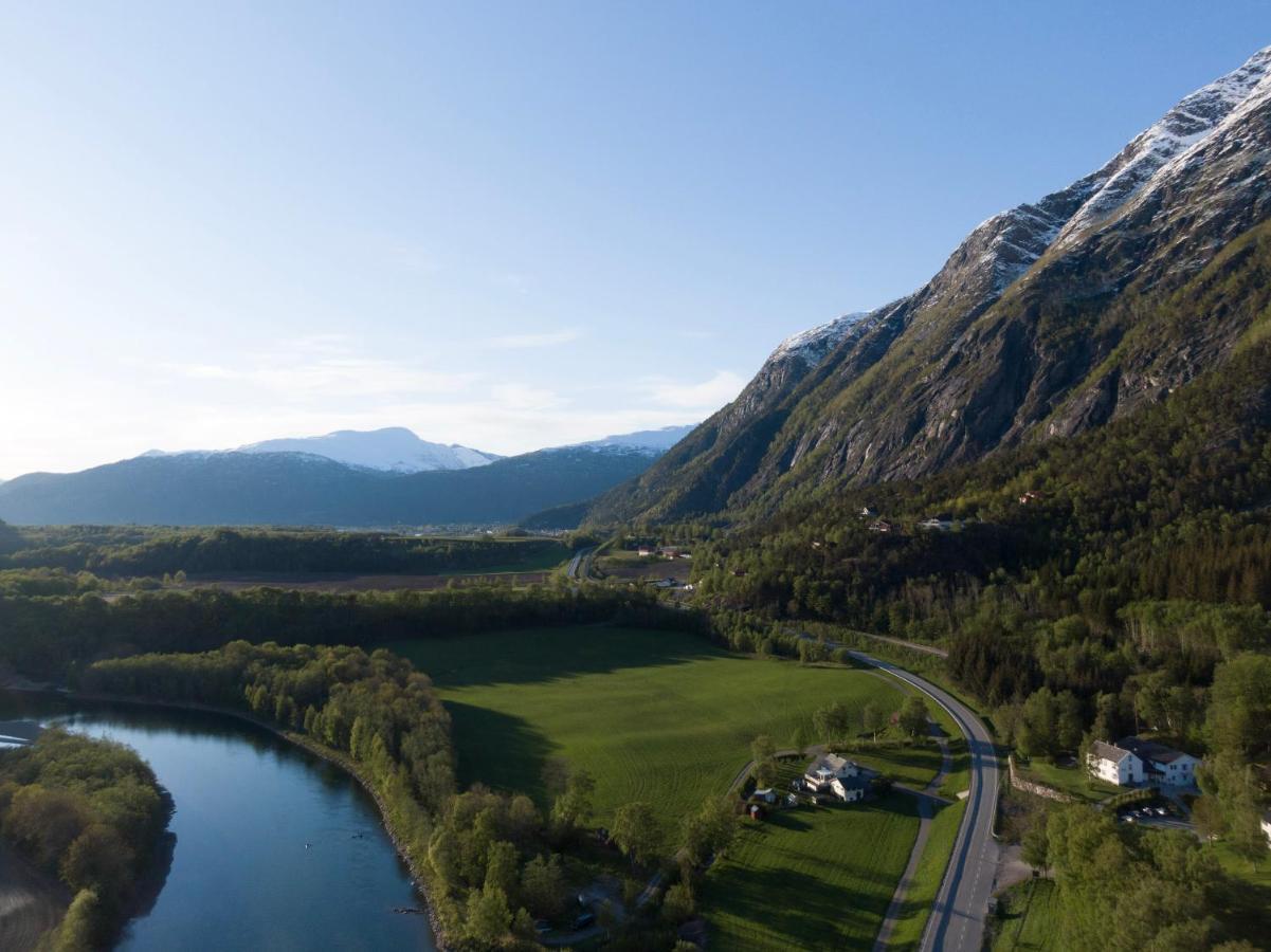 Hotel Aak Åndalsnes エクステリア 写真